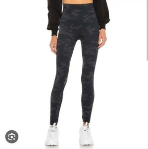 SPANX look at me now leggings black camo  NWT Size L
